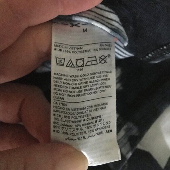 Old Navy Active Go-Dry Fitted Shorts Medium - Picture 3 of 6